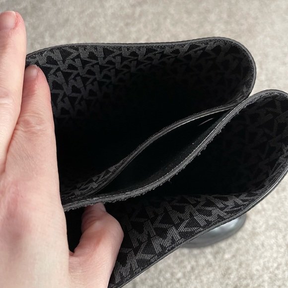 Micheal Micheal Kors Black Glossy Rain Boots Size 6/7 - Picture 8 of 14